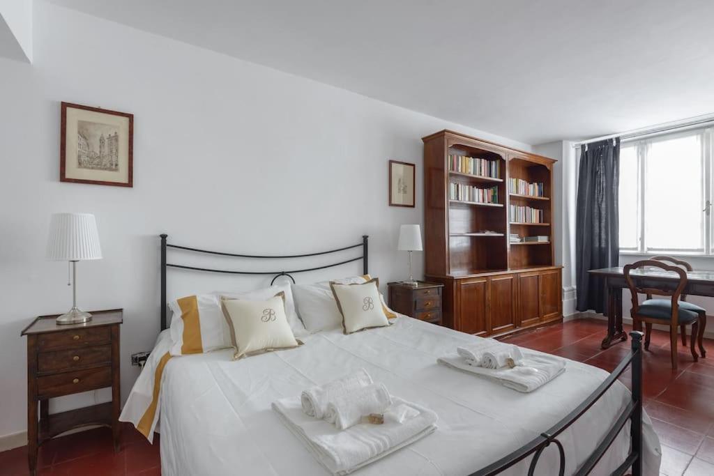 Discover The Pantheon From The Berardi Studio Flat Bagian luar foto